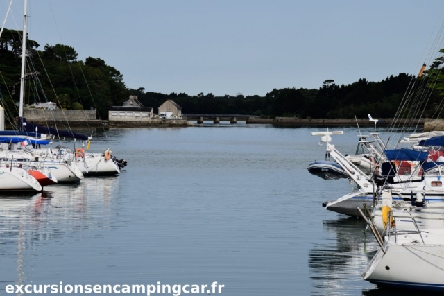 Port de plaisance de Loctudy avec vue sur le pont Pen Ar Veur