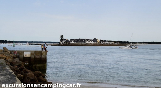 Vue sur l'Ile-Tudy depuis le port de Loctudy