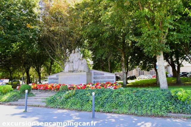 Monumement se trouvant quai Saint Laurent