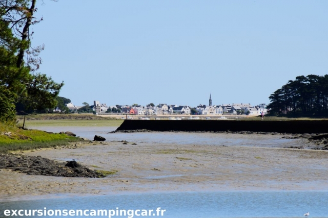 Vue sur l'Ile-Tudy depuis le chemin de halage de la rivière de Pont-L'abbé