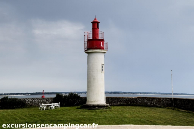 Phare se trouvant rue du phare dans une propriété privée à l'Est de Loctudy