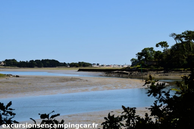 Vue sur l'Ile-Tudy depuis le chemin de halage de la rivière de Pont-L'abbé