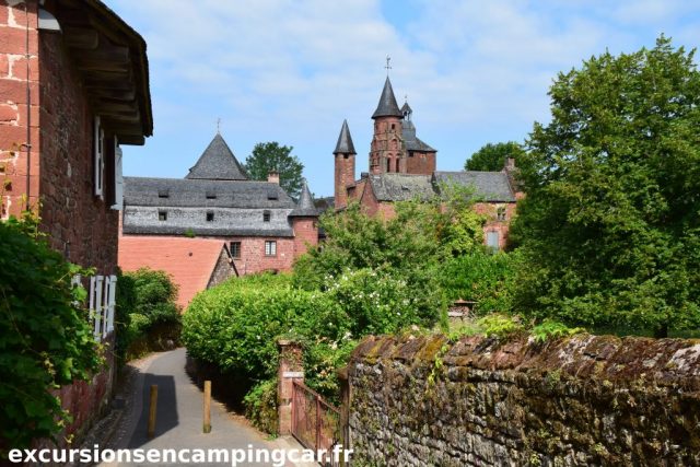 Entrée dans le village en venant de l'aire de camping car