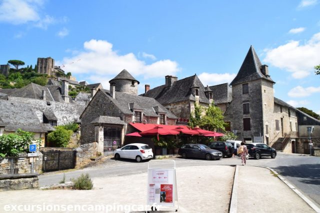 l'entrée du village de Turenne