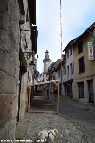 Vue sur la tour de l'Horloger