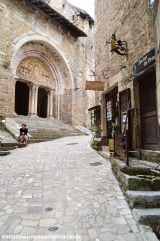 Tympan de l'église Saint-Pierre