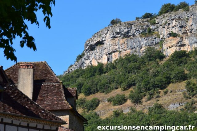 Vue sur les falaises avec le château des Anglais