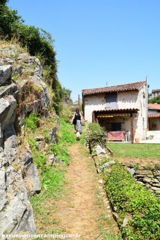 chemin menant à la riviere à Bellac