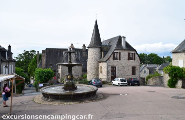La fontaine place de Hotel de Ville