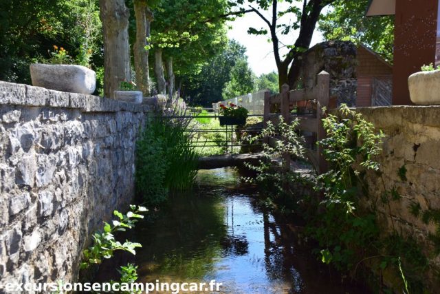 Ruisseau traversant Saint Saturnin