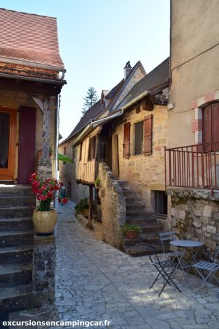 promenade dans les ruelles d'Autoire