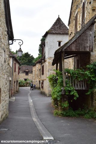 Promenade dans les rues de Carennac
