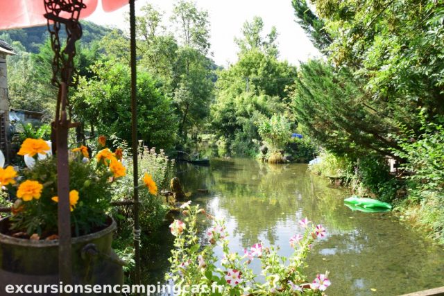 Riviere traversant les proprietés de Muret le château