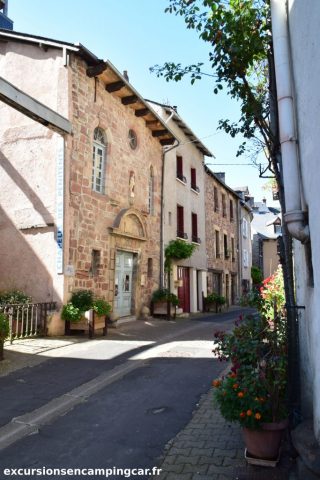Facade de maisons d'Espallion