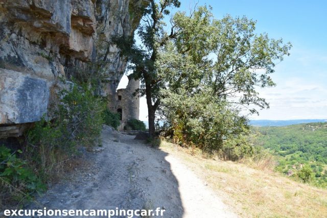 Le château des Anglais vue depuis le sentier