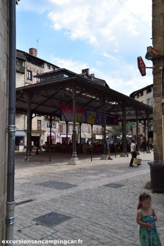 La halle de la la place Champollion