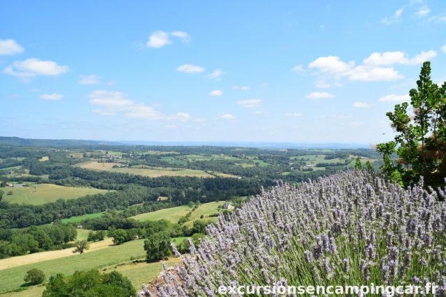 Vue depuis le jardin du château de Turenne
