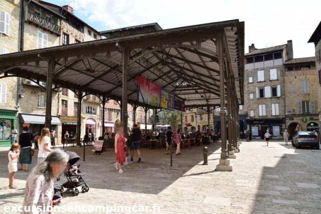 La halle de la la place Champollion